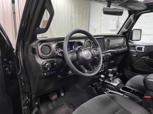 Used 2023 Jeep Wrangler Unlimited w/ Sun & Screen Package AWD/4WD image 9