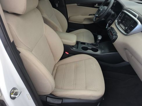 Used 2019 Kia Sorento FWD V6 image 36