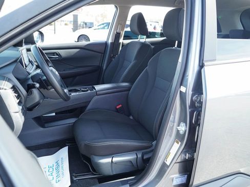 Used 2025 Nissan Rogue S image 7