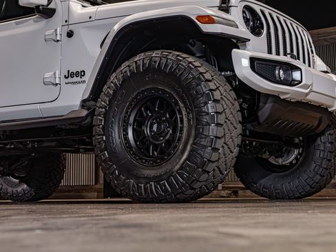 Used 2022 Jeep Wrangler Unlimited Sahara AWD/4WD image 12