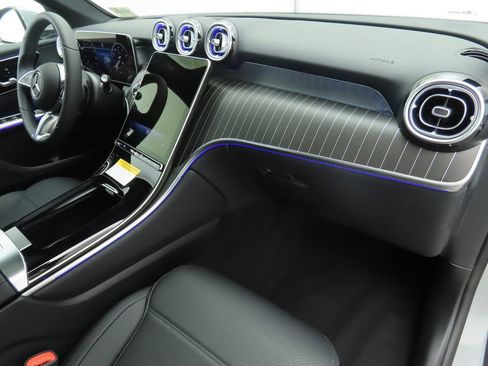 Certified 2025 Mercedes-Benz GLC 300 image 17