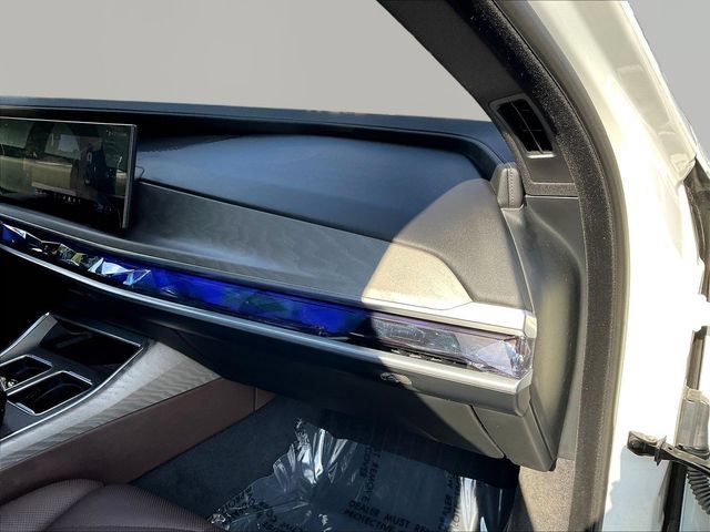 Used 2023 BMW 740i w/ Parking Assistance Package RWD image 27