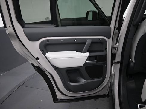New 2026 Land Rover Defender 110 X-Dynamic SE AWD/4WD image 19