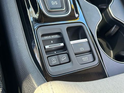 Used 2023 Honda Pilot LX image 49