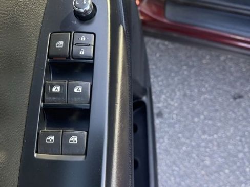 Used 2016 Toyota Highlander XLE image 16