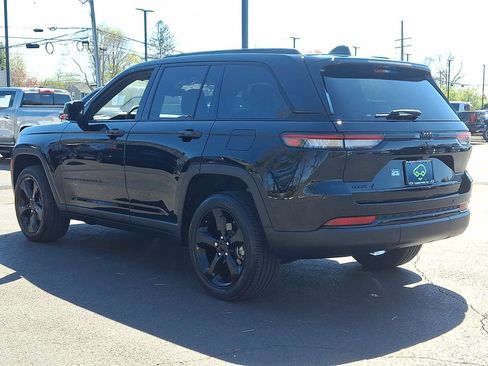 Used 2023 Jeep Grand Cherokee Altitude AWD/4WD image 22