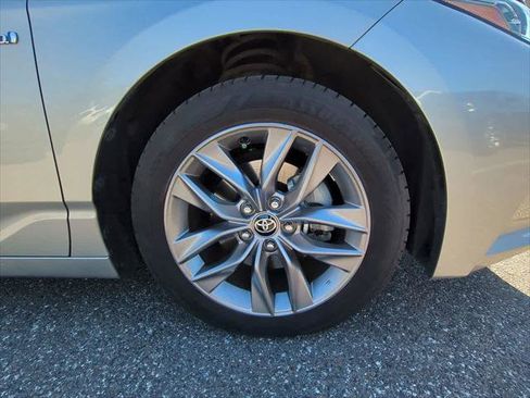 Certified 2021 Toyota Avalon XLE w/ Moonroof Package image 11