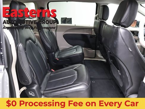 Used 2023 Chrysler Pacifica Touring-L FWD image 25