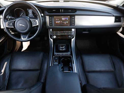 Used 2018 Jaguar XF Prestige image 2