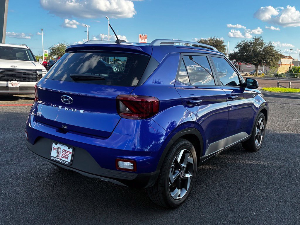 Used 2025 Hyundai Venue Limited FWD image 5