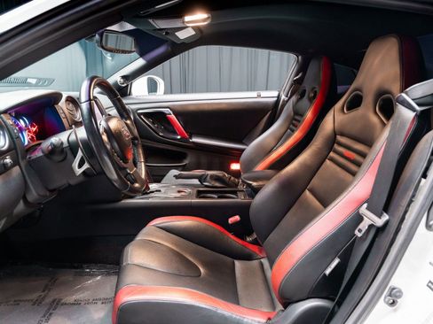 Used 2013 Nissan GT-R Black Edition image 45