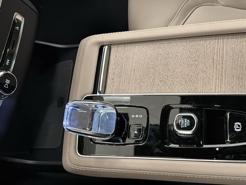 New 2026 Volvo XC90 T8 Plus w/ Protection Package Premier image 19