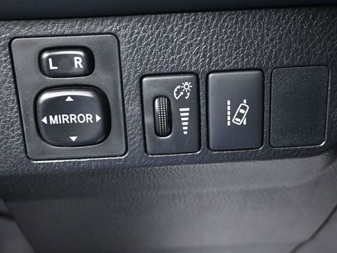 Used 2018 Toyota RAV4 XLE AWD/4WD image 21