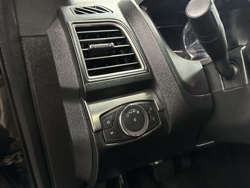 Used 2018 Ford Explorer XLT w/ XLT Appearance Package AWD/4WD image 27