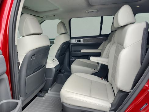 Used 2024 Hyundai Santa Fe Calligraphy FWD image 17
