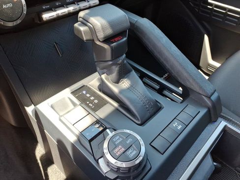 Used 2025 Toyota Tacoma TRD Off-Road AWD/4WD image 32