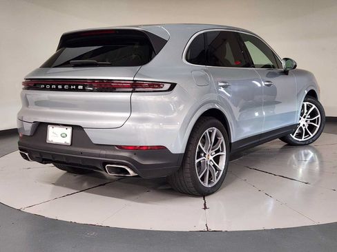 Used 2025 Porsche Cayenne AWD/4WD image 2
