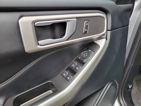 Used 2023 Ford Explorer XLT image 27