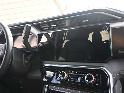 New 2026 GMC Sierra 3500 Denali w/ Denali Reserve Package image 25