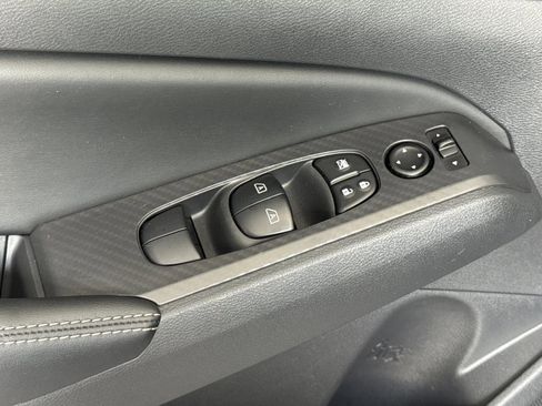 Used 2025 Nissan Altima 2.5 SV FWD image 13