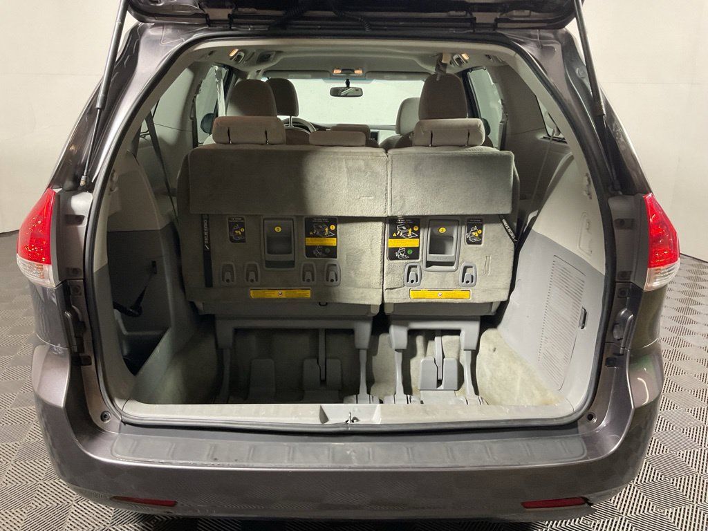 Used 2013 Toyota Sienna LE w/ Towing Pkg FWD image 14