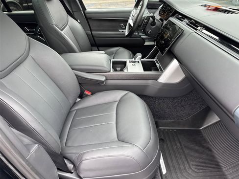Used 2025 Land Rover Range Rover SE AWD/4WD image 17