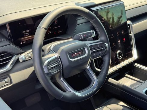 Used 2026 GMC Acadia Elevation w/ Elevation Premium Package FWD image 19
