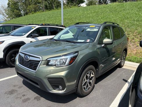 Used 2019 Subaru Forester Premium AWD/4WD image 3