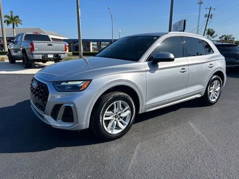 Used 2023 Audi Q5 2.0T Premium w/ Convenience Package AWD/4WD image 3