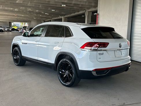 Used 2022 Volkswagen Atlas Cross Sport SE w/ Black Wheel Package image 7