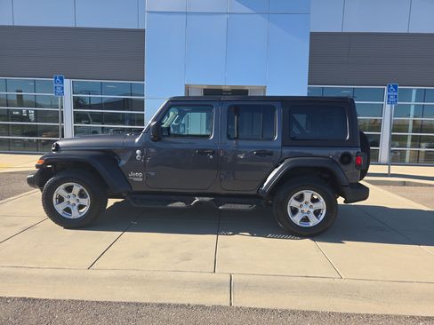 Used 2020 Jeep Wrangler Unlimited Sport S AWD/4WD image 2