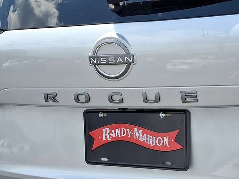 Used 2024 Nissan Rogue S AWD/4WD image 31