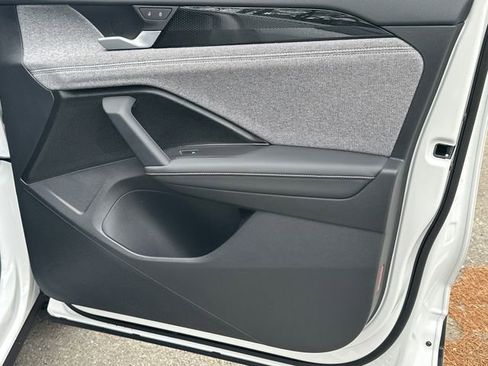 Certified 2025 Volkswagen Tiguan S FWD image 28