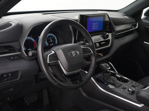 Used 2025 Toyota Highlander XSE image 25
