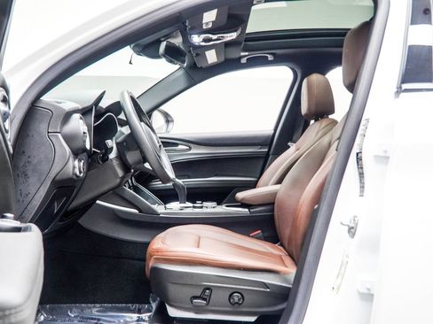 Used 2023 Alfa Romeo Stelvio Ti image 37