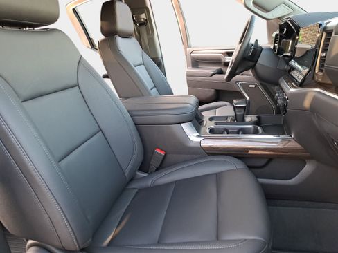 Used 2025 Chevrolet Silverado 1500 LT Trail Boss w/ Convenience Package II image 10