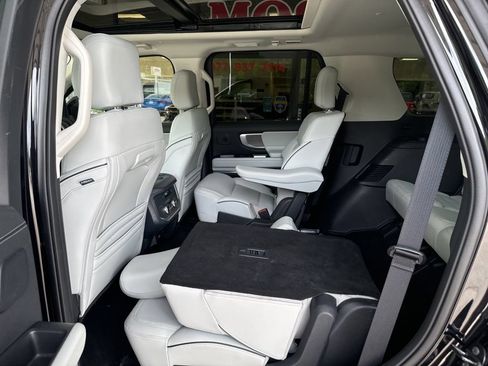 Used 2025 Ford Expedition Platinum w/ Platinum Ultimate Package AWD/4WD image 18