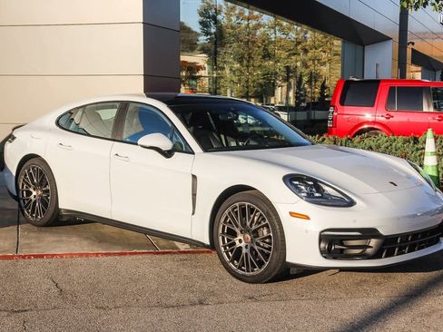 Used 2023 Porsche Panamera Platinum Edition image 3