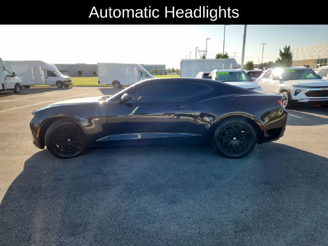 Used 2018 Chevrolet Camaro LT RWD image 4