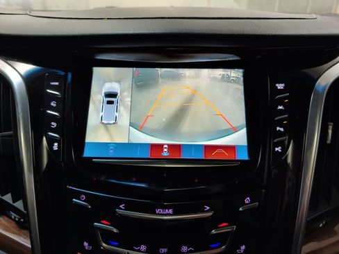 Used 2019 Cadillac Escalade ESV Premium Luxury image 14