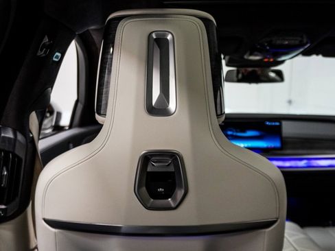 Used 2023 BMW 760i xDrive w/ Executive Package image 12