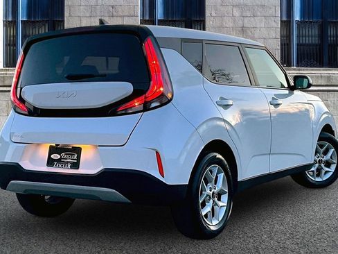 Used 2023 Kia Soul LX w/ LX Technology Package image 11