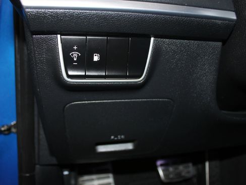 Used 2018 Kia Stinger GT1 image 10