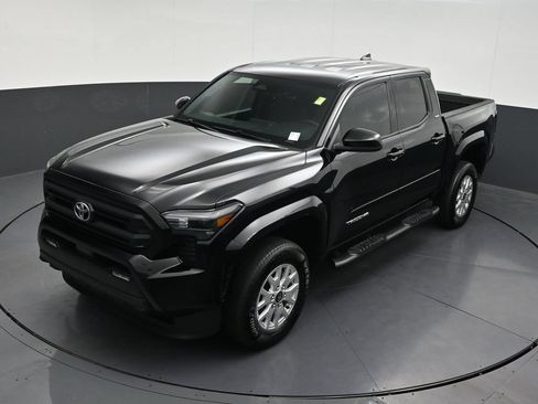 Used 2025 Toyota Tacoma SR5 RWD image 16