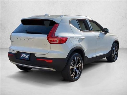 Used 2022 Volvo XC40 T4 Inscription w/ Advanced Package image 5