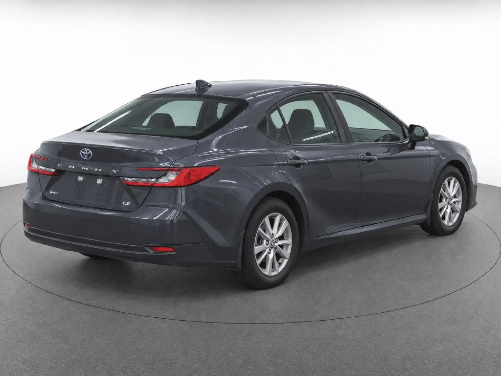 Used 2025 Toyota Camry LE w/ Convenience Package FWD image 4