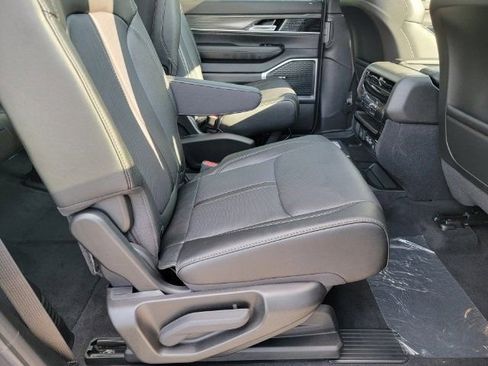 Used 2023 Jeep Wagoneer Series II w/ Premium Group I AWD/4WD image 6