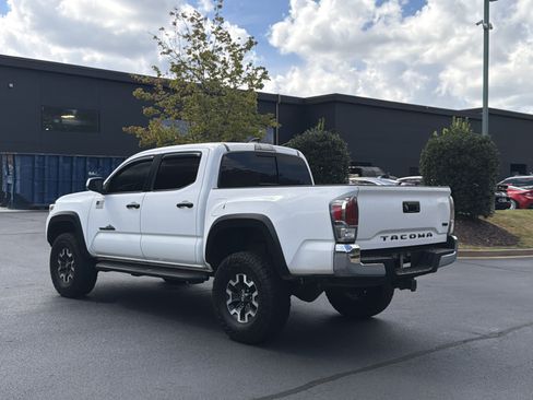 Used 2020 Toyota Tacoma TRD Off-Road AWD/4WD image 12