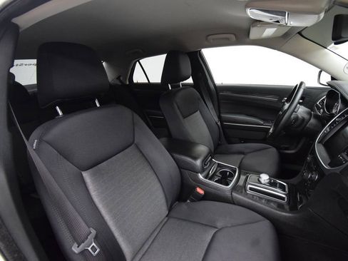 Used 2019 Chrysler 300 Touring w/ Sport Appearance Package AWD/4WD image 19