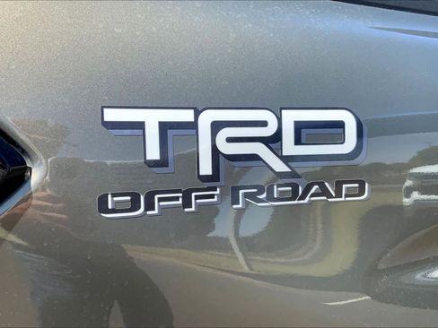 Used 2025 Toyota Tacoma TRD Off-Road image 10